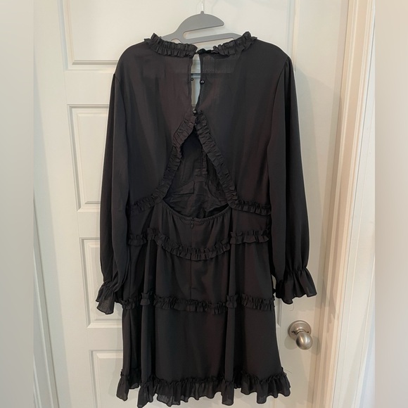 Ruffle dress. Back cutout - Picture 4 of 4